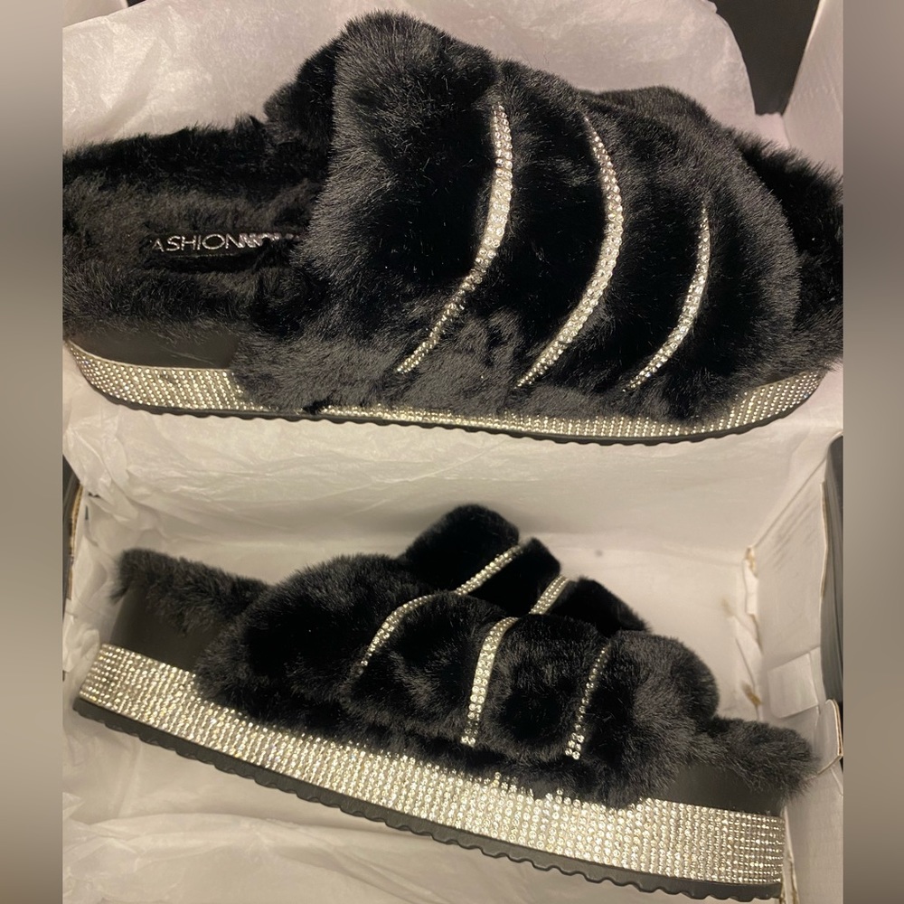 Diamond platform slides